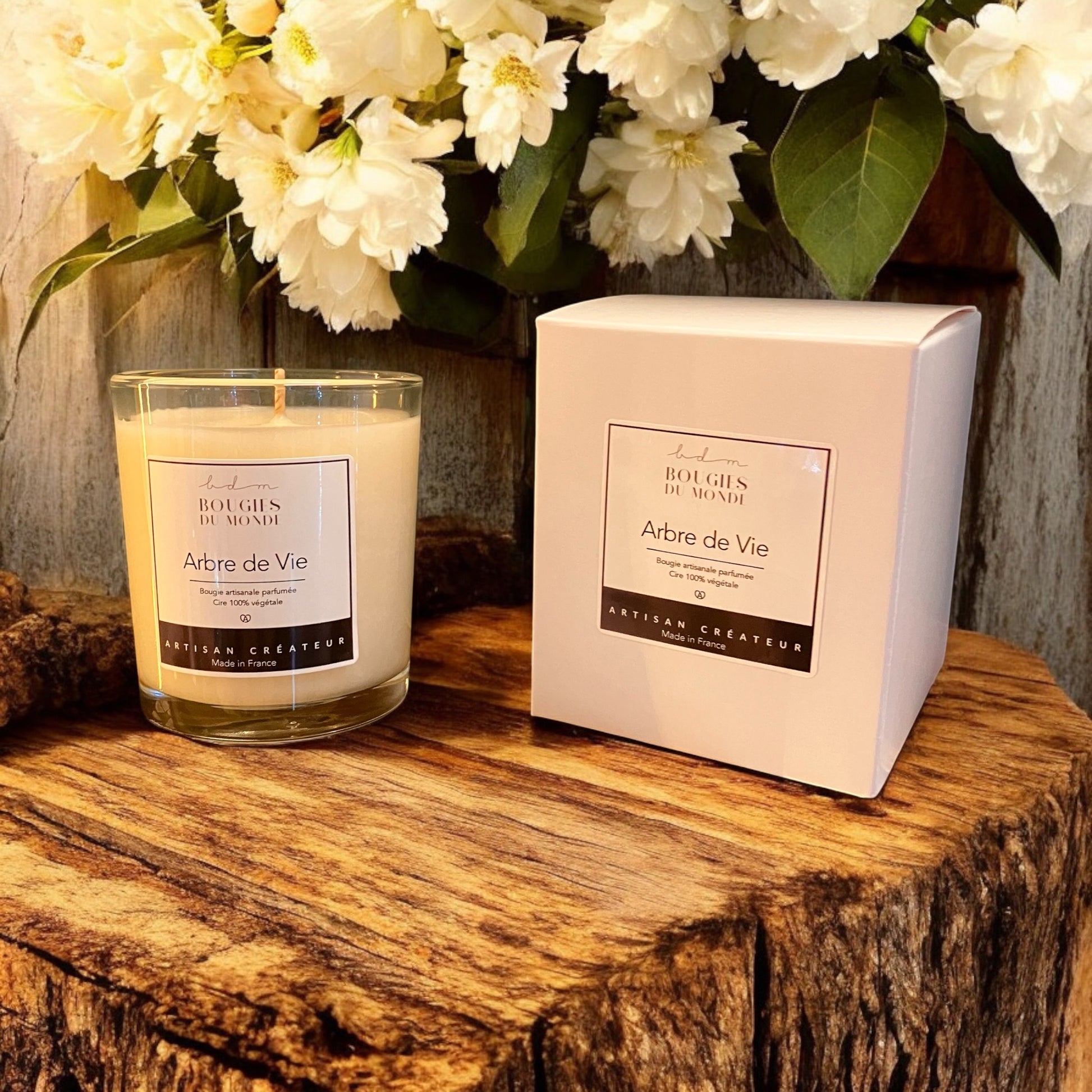 Bougie parfumée Arbre de vie de Bougies du Monde Bois de Oud et terre mouillée