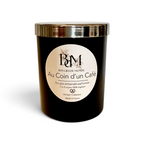 Bougie végétale parfumée au coin d'un café de Bougies du Monde